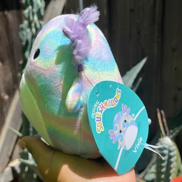 🌈Squishmallows Vive the Rainbow Tie-dye Axolotl - Picture 4 of 7